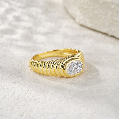 Élan Moissanite Ring