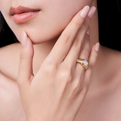 Élan Moissanite Ring